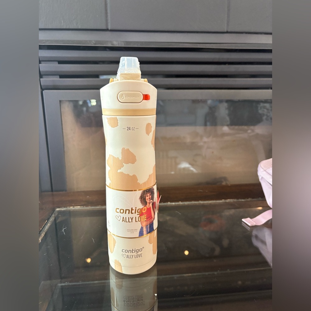Contigo Ally Love Stainless Water Bottle in Oatmilk - Picture 4 of 4